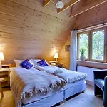 Regionalny Akwarela Centrum Sauna Dağ evi *
